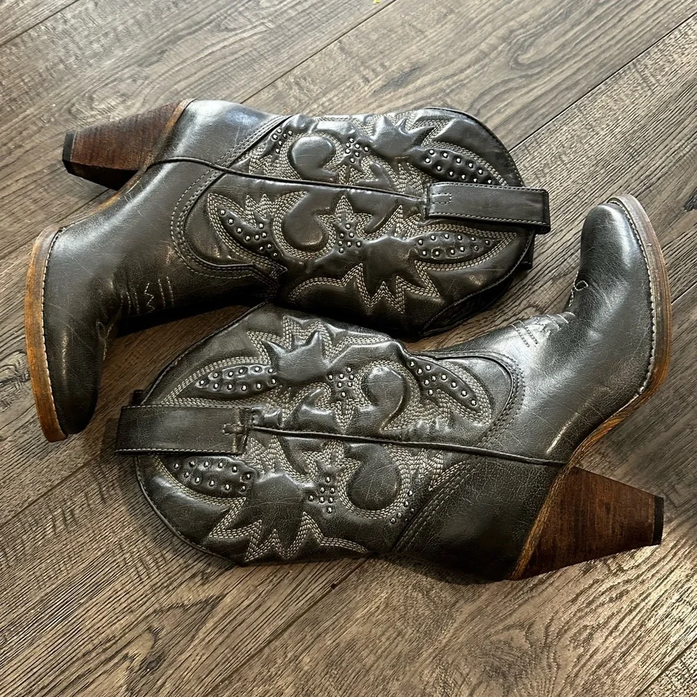Very Volatile Denver Fashion Boot Charcoal gray Sz 7 - Picture 8 of 12
